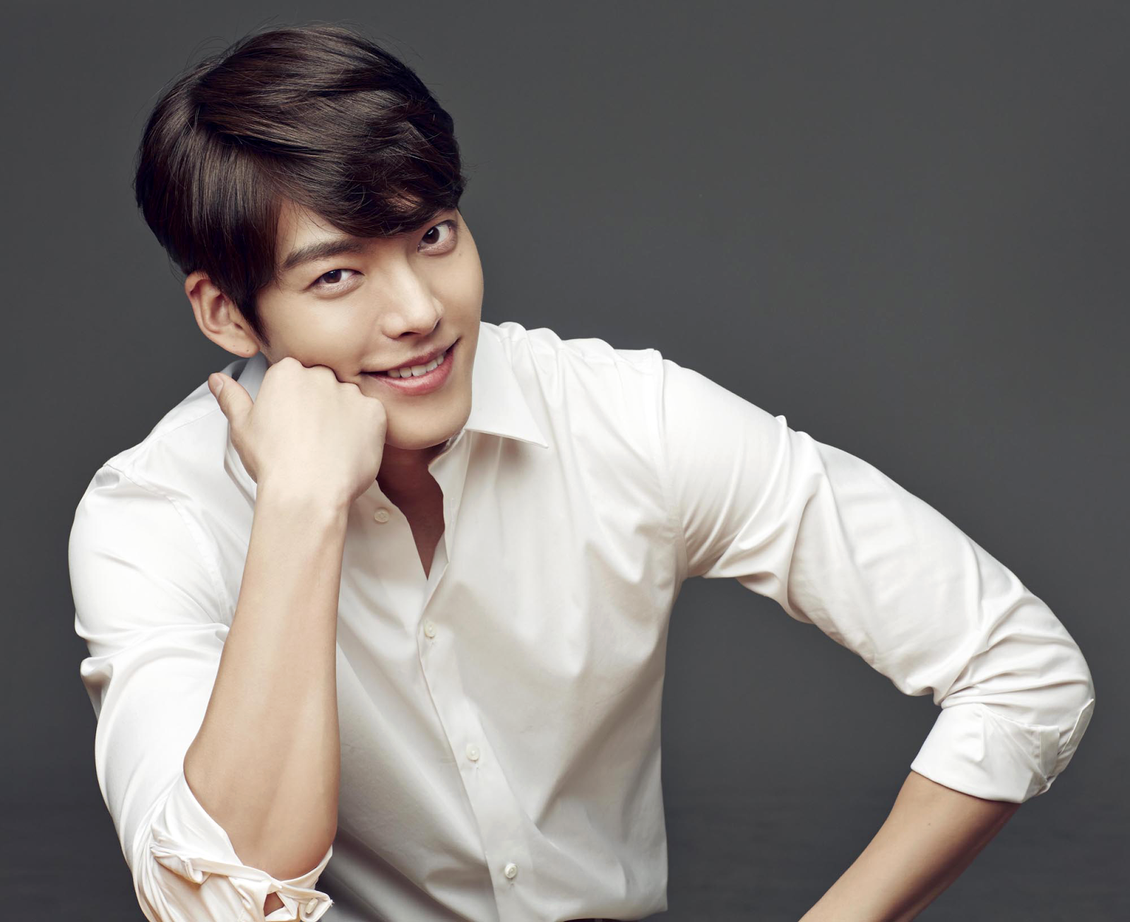 Kim Woo Bin đàm phán gia nhập công ty quản lý của Shin Min Ah