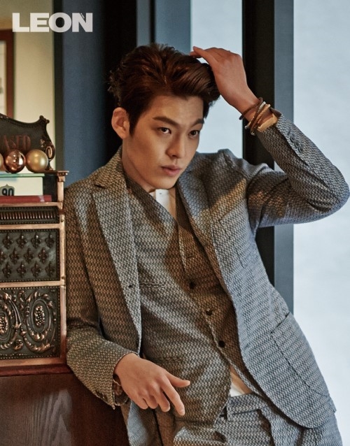 Kim Woo Bin đàm phán gia nhập công ty quản lý của Shin Min Ah