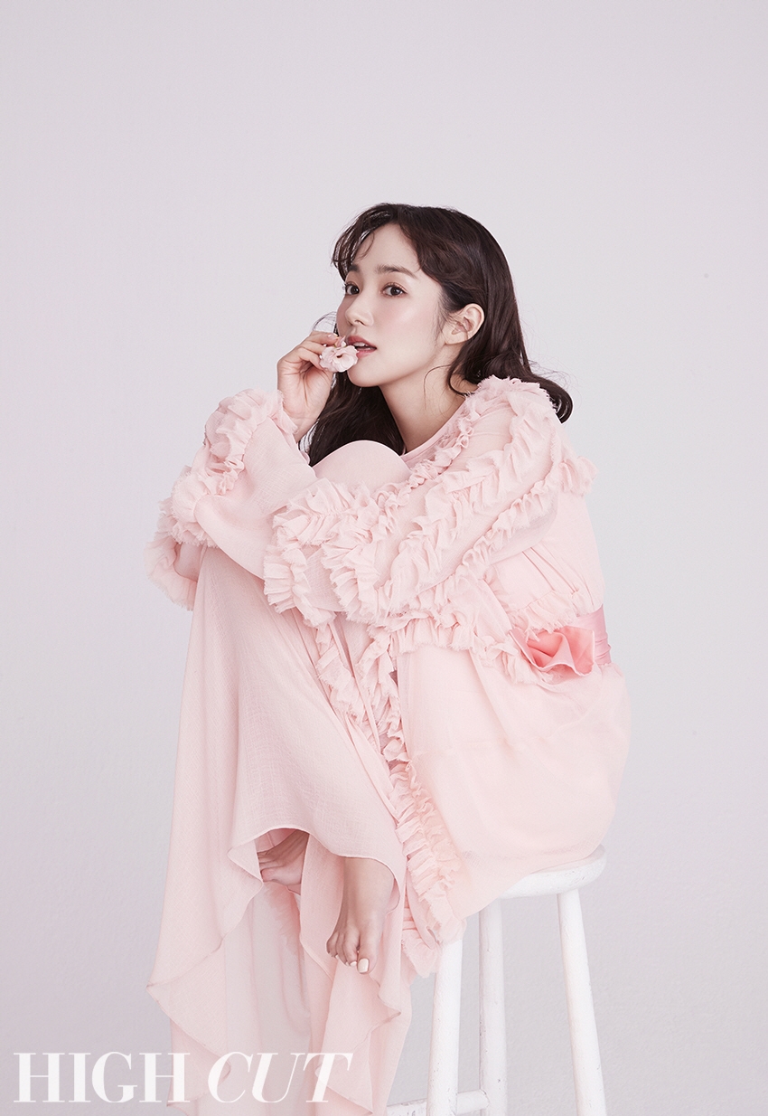 Park Min Young xinh như nàng tiên trong bộ ảnh tạp chí
