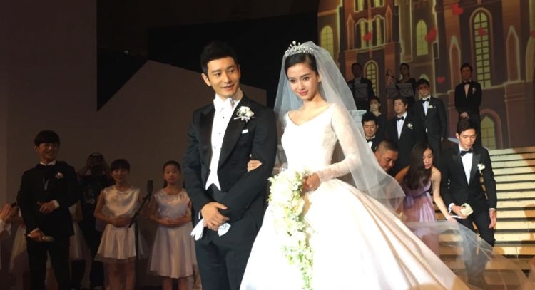 Huỳnh Hiểu Minh lì xì nhân viên cũng khẳng định địa vị của AngelaBaby