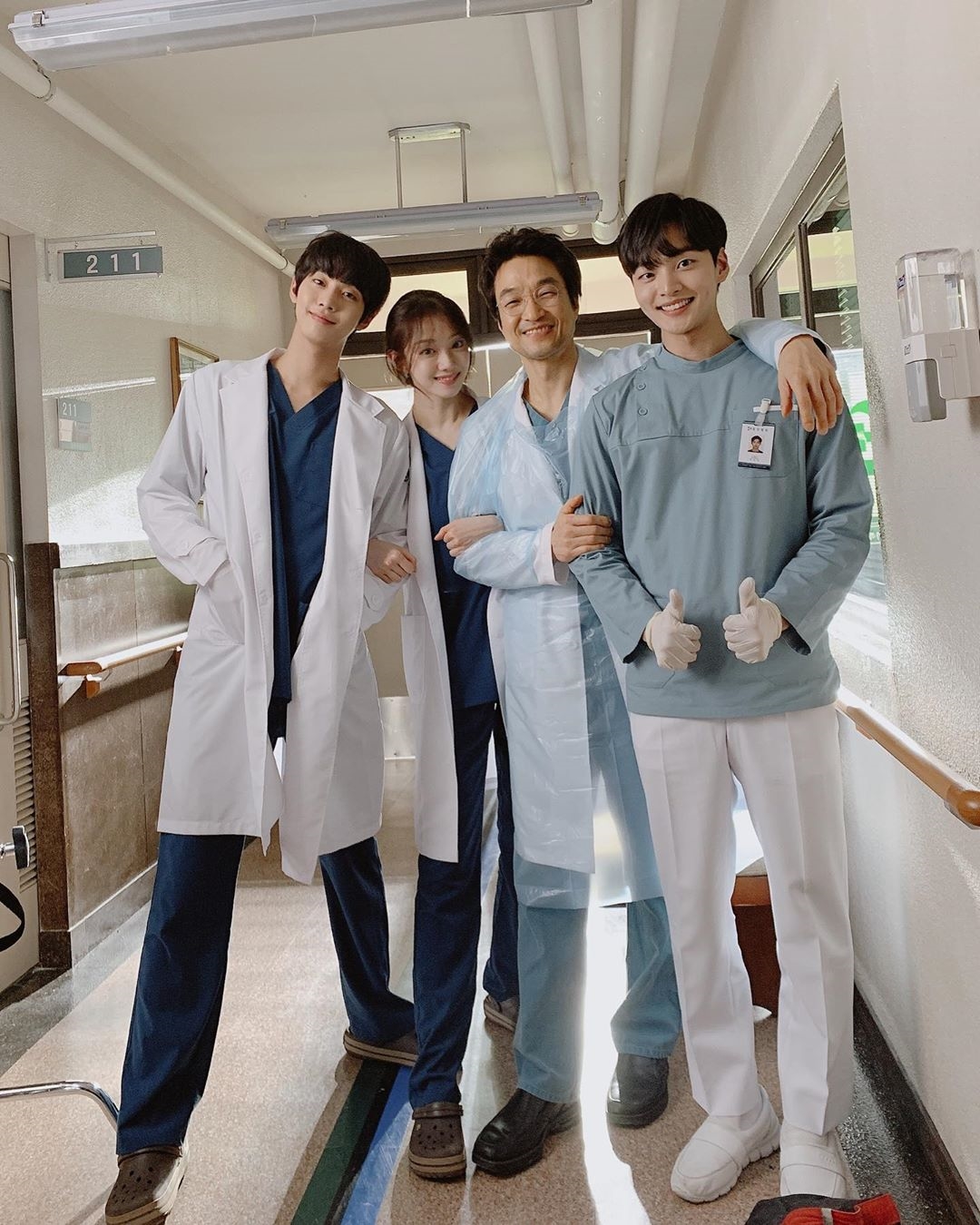 Lee Sung Kyung - Ahn Hyo Sub đẹp đôi gây 'sốt' trong drama mới