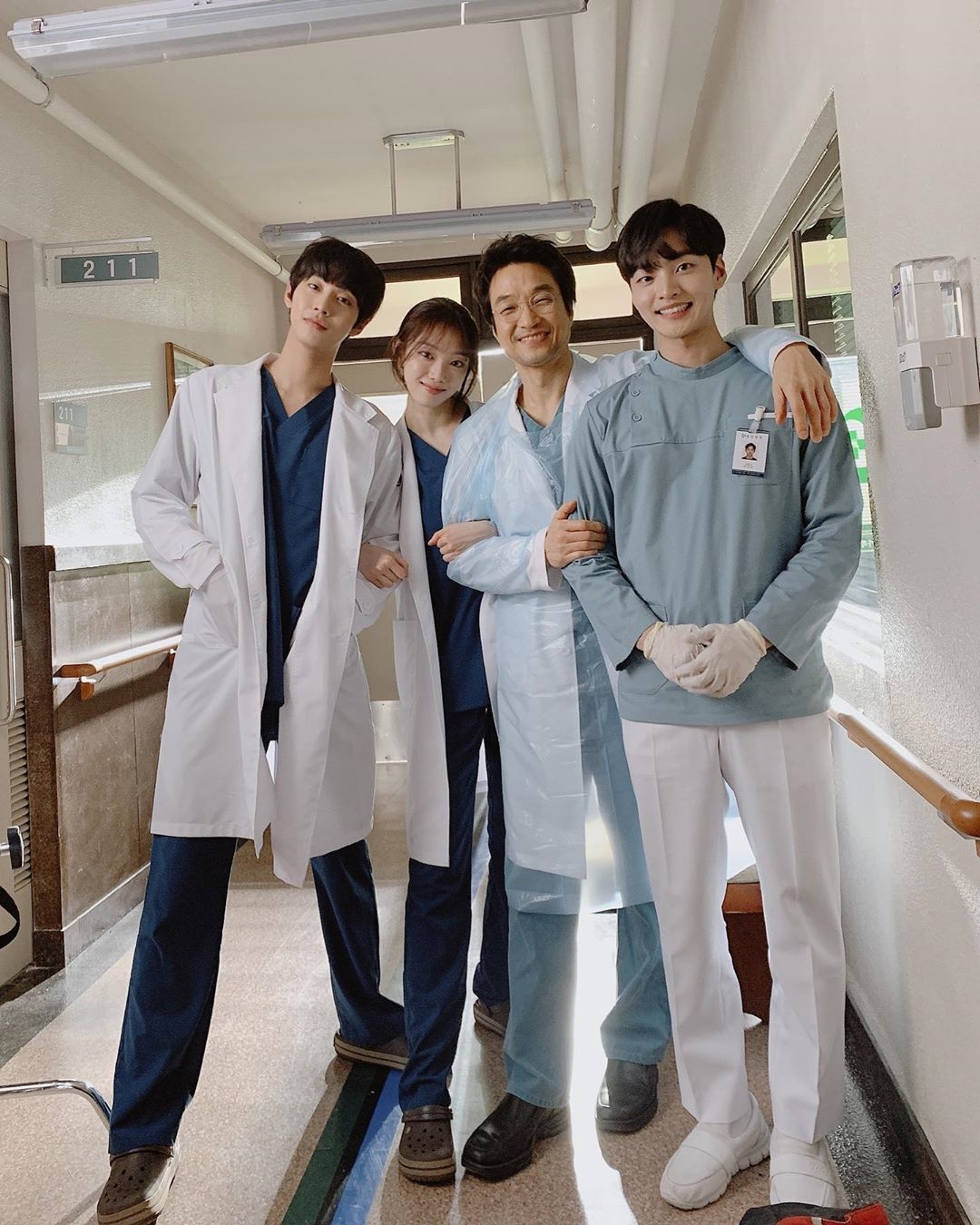 Lee Sung Kyung - Ahn Hyo Sub đẹp đôi gây 'sốt' trong drama mới