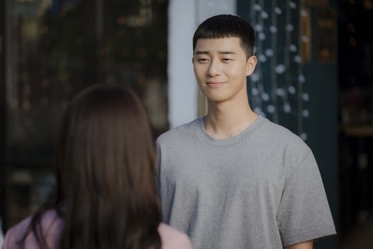 Park Seo Joon điển trai, khí chất trên phim trường drama mới