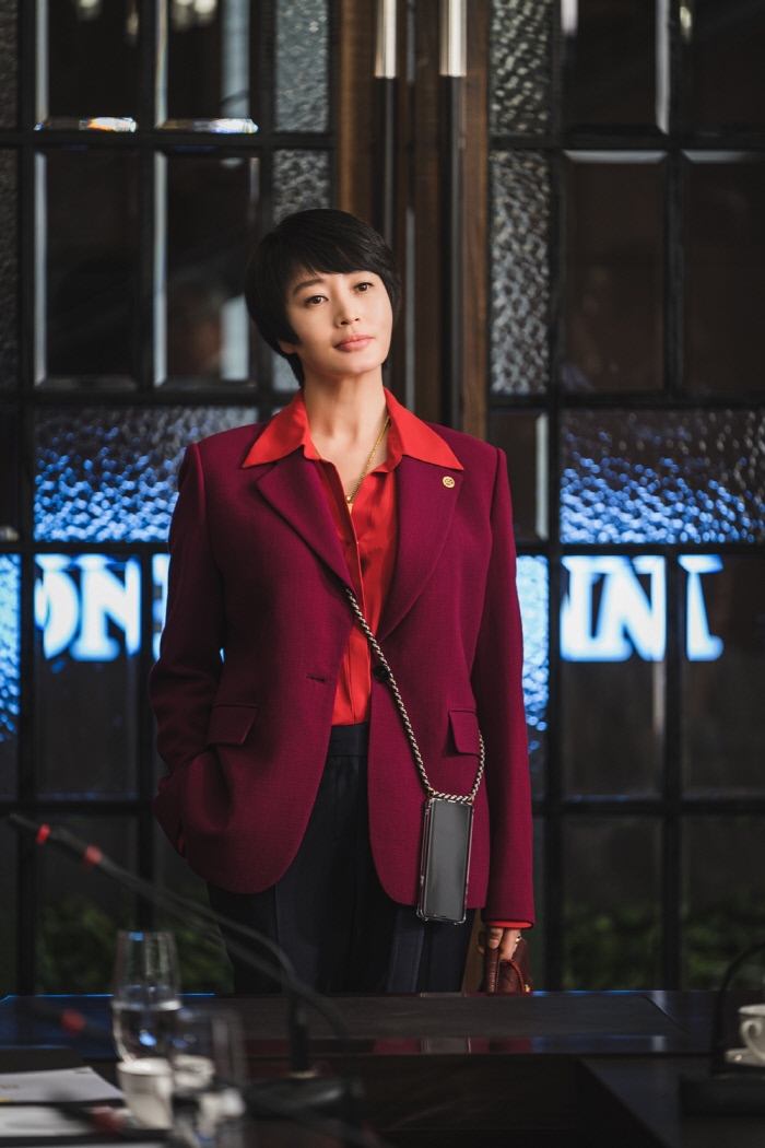 Drama mới của Joo Ji Hoon - Kim Hye Soo tung poster cực ngầu