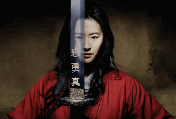 Mulan của Lưu Diệc Phi đối mặt với nguy cơ dời lịch chiếu lần thứ 2