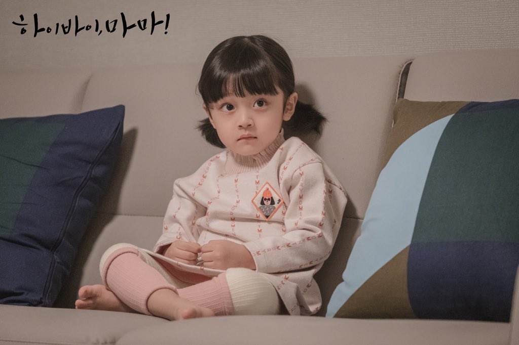 Kim Tae Hee ngọt ngào trong loạt ảnh mới với vai người mẹ ma