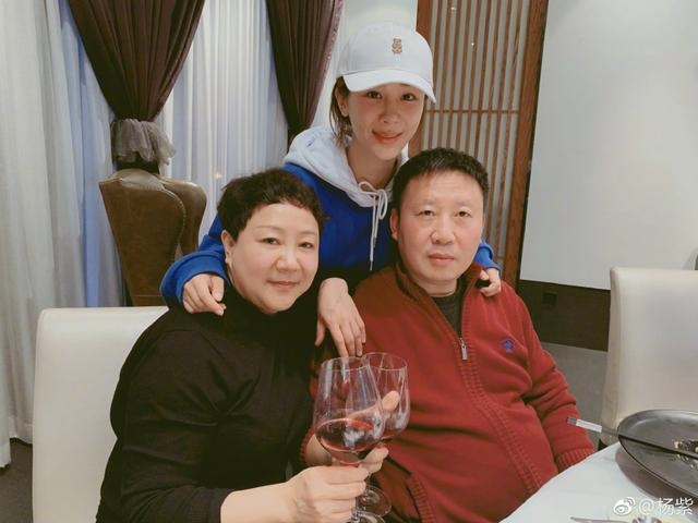 Dương Tử bị bố mẹ hắt hủi vì làm 'kỳ đà cản mũi' ngày Valentine