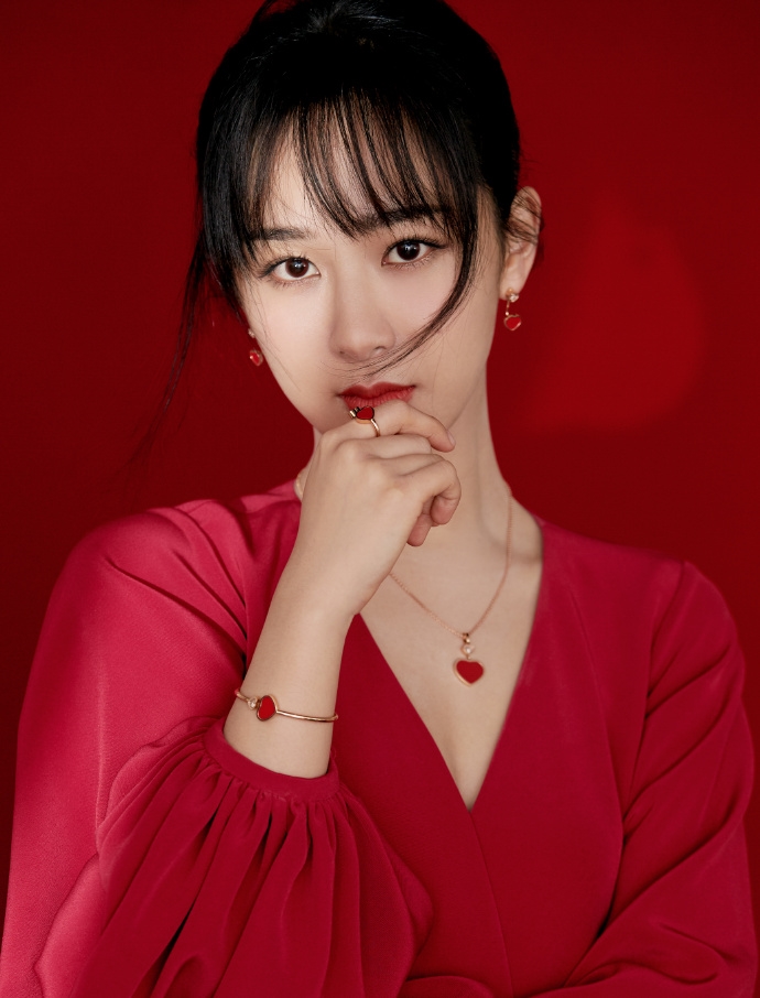 Dương Tử bị bố mẹ hắt hủi vì làm 'kỳ đà cản mũi' ngày Valentine