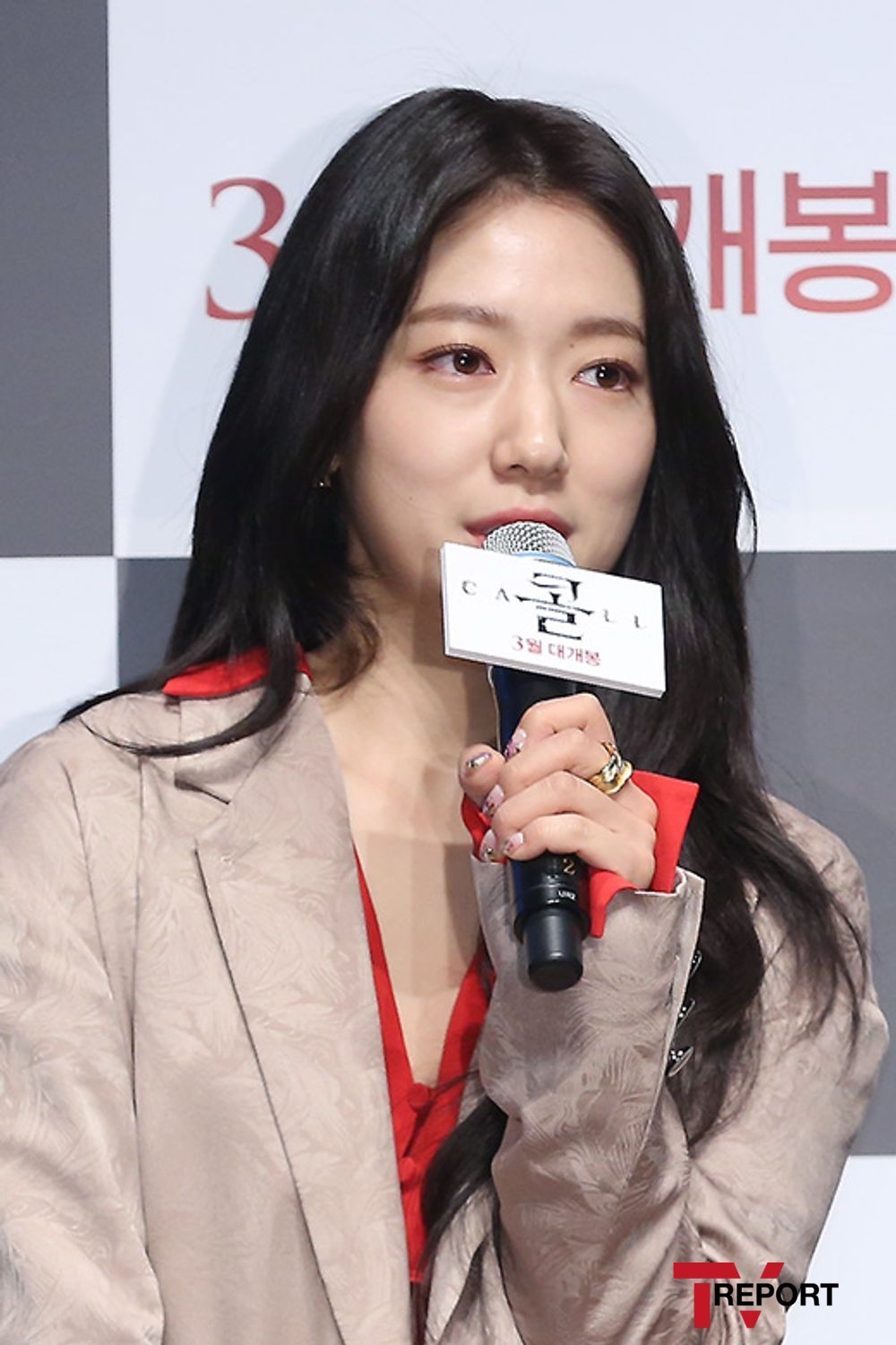 Lee Sung Kyung thương Park Shin Hye như con gái sau 3 lần hợp tác