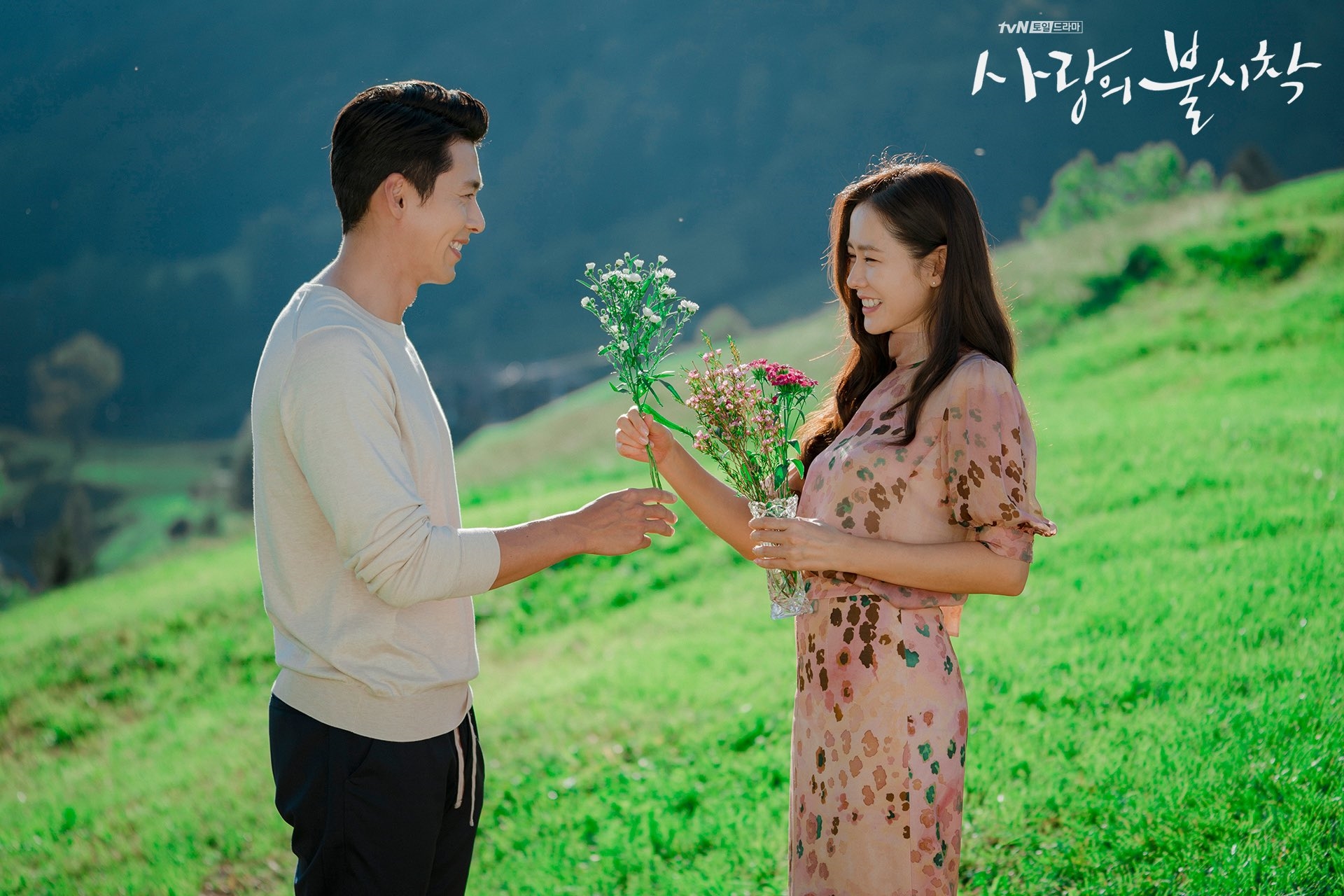 Nhạc phim 'Hạ cánh nơi anh' dẫn đầu tất cả bảng xếp hạng nghe nhạc