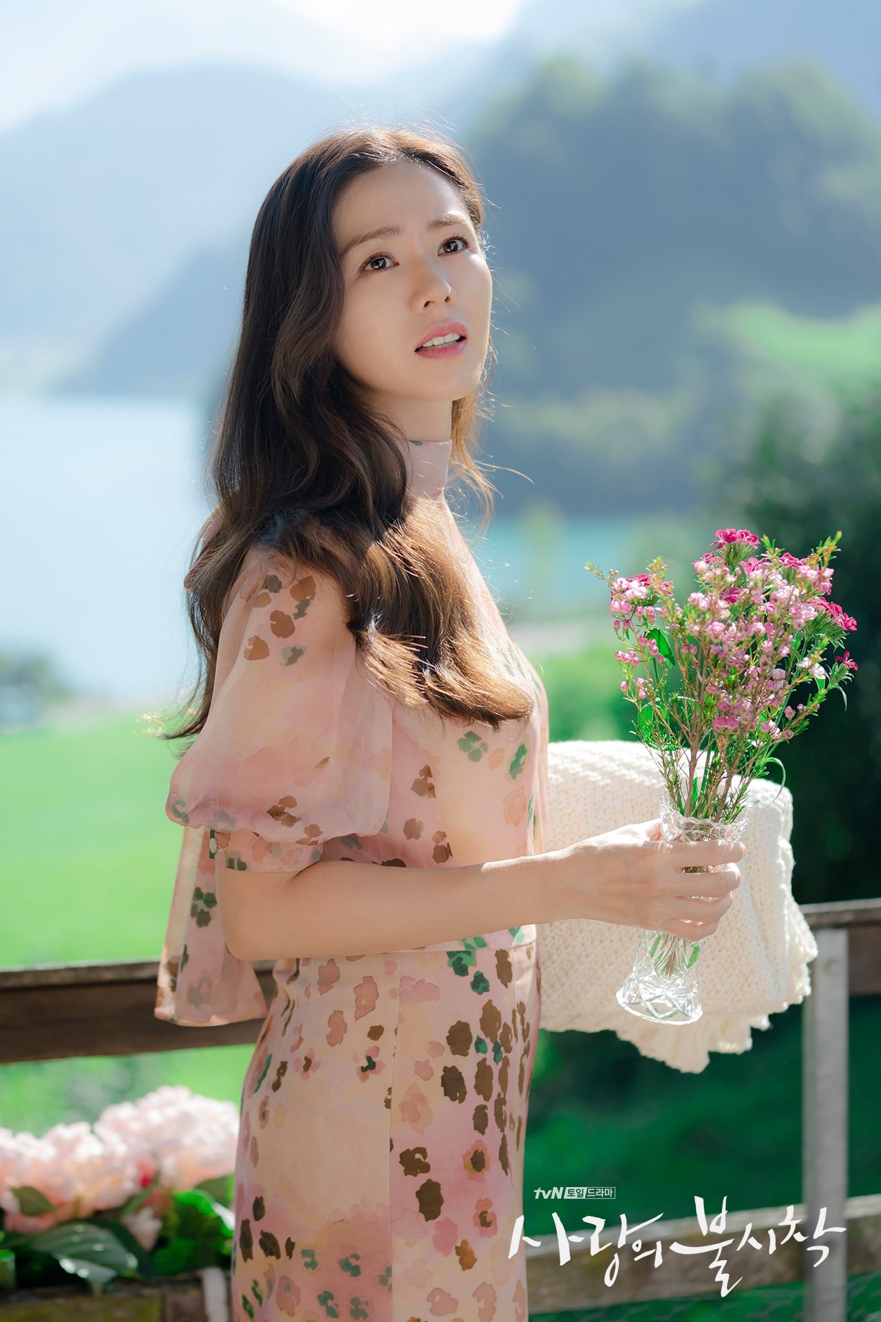 Nhạc phim 'Hạ cánh nơi anh' dẫn đầu tất cả bảng xếp hạng nghe nhạc
