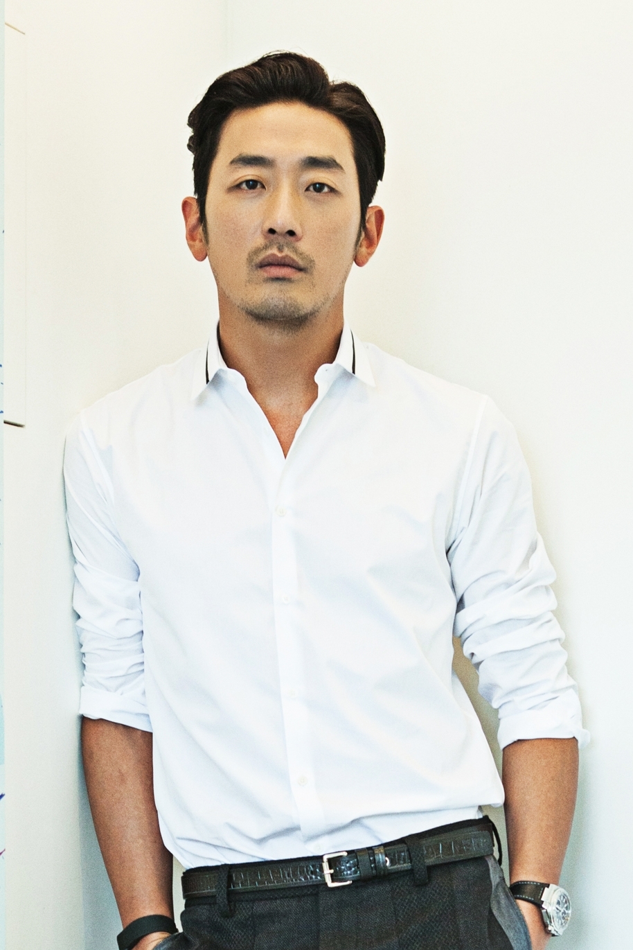 Tài tử điện ảnh Ha Jung Woo bị cảnh sát điều tra vì sử dụng chất cấm