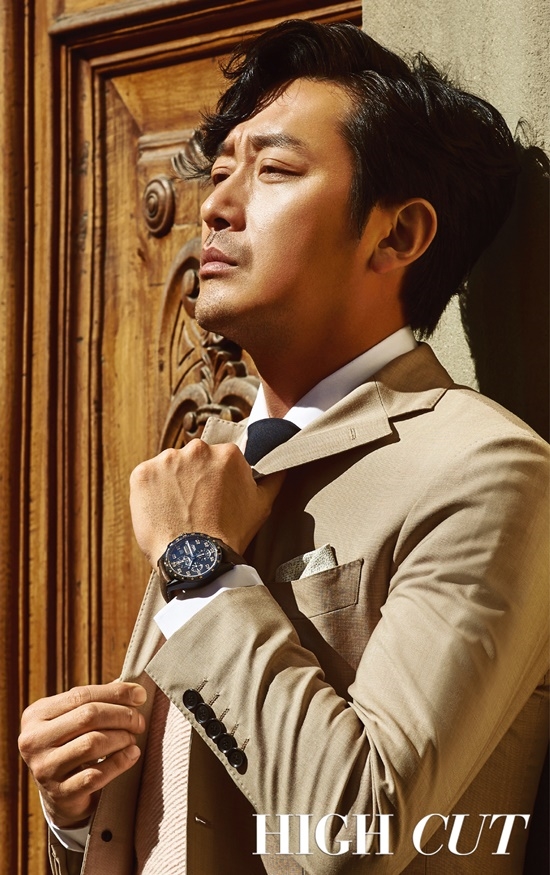 Tài tử điện ảnh Ha Jung Woo bị cảnh sát điều tra vì sử dụng chất cấm