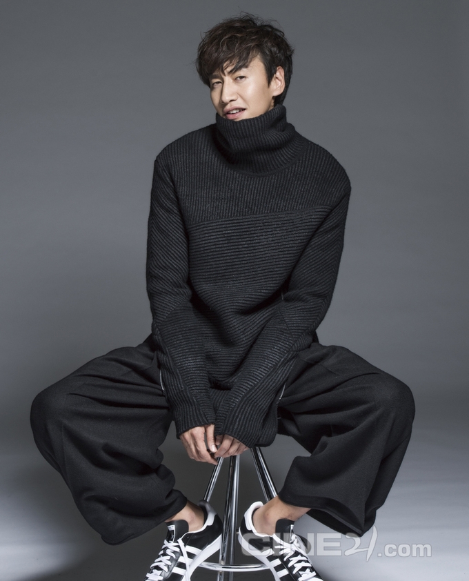 Lee Kwang Soo bị tai nạn xe hơi, tạm dừng mọi hoạt động để điều trị