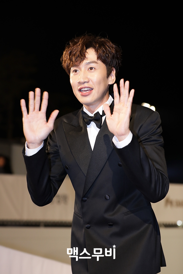 Lee Kwang Soo bị tai nạn xe hơi, tạm dừng mọi hoạt động để điều trị