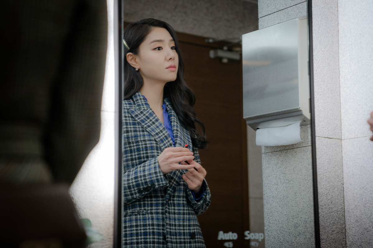 Seo Ji Hye xinh đẹp với phong cách thời trang trong 'Hạ cánh nơi anh'