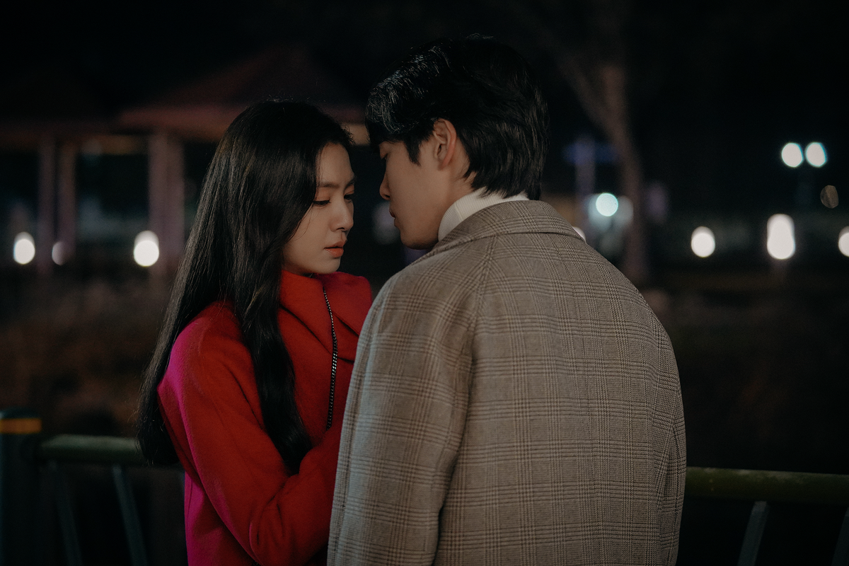 Seo Ji Hye xinh đẹp với phong cách thời trang trong 'Hạ cánh nơi anh'