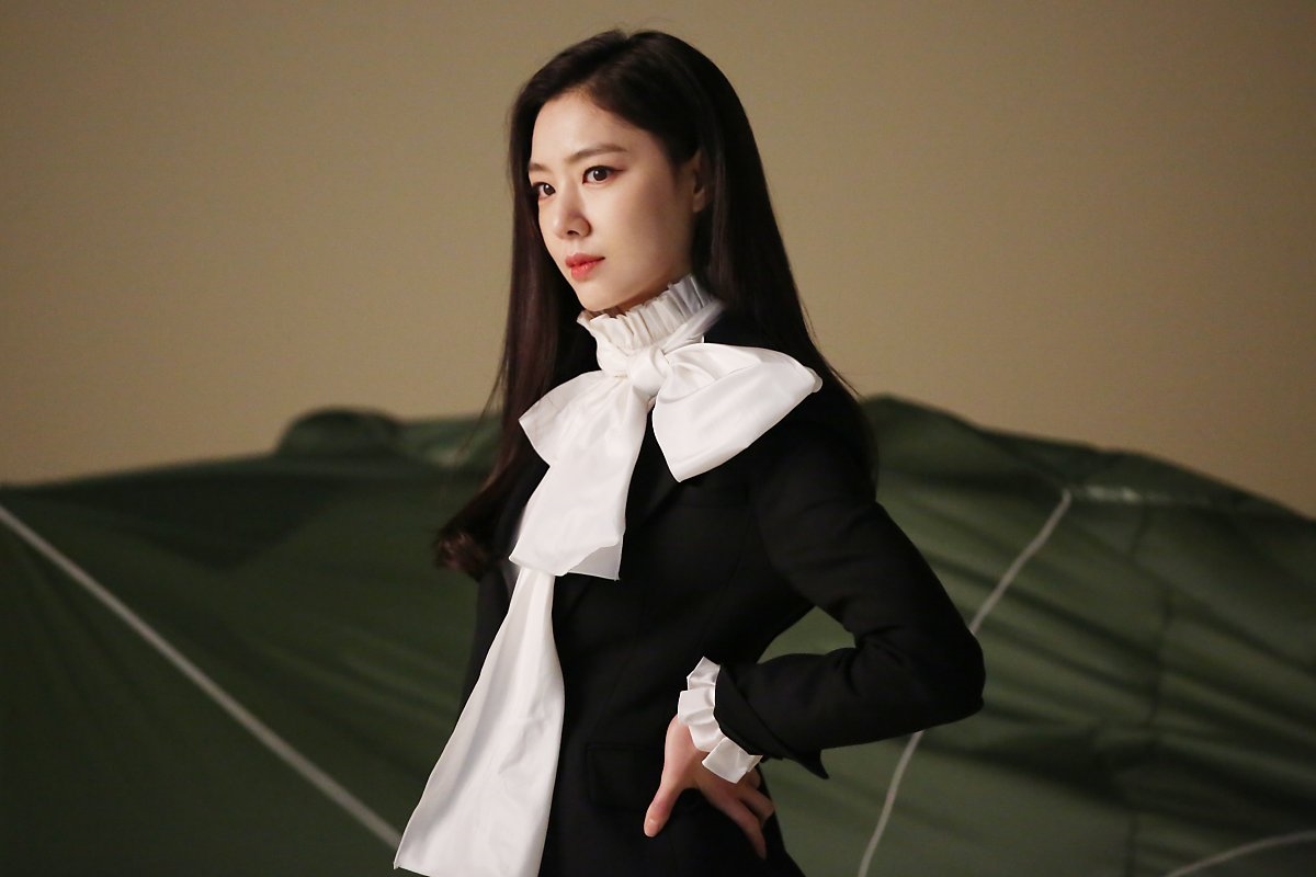 Seo Ji Hye xinh đẹp với phong cách thời trang trong 'Hạ cánh nơi anh'