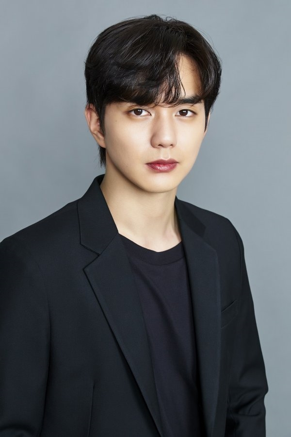 Drama mới của Yoo Seung Ho tung poster nhân vật đẹp