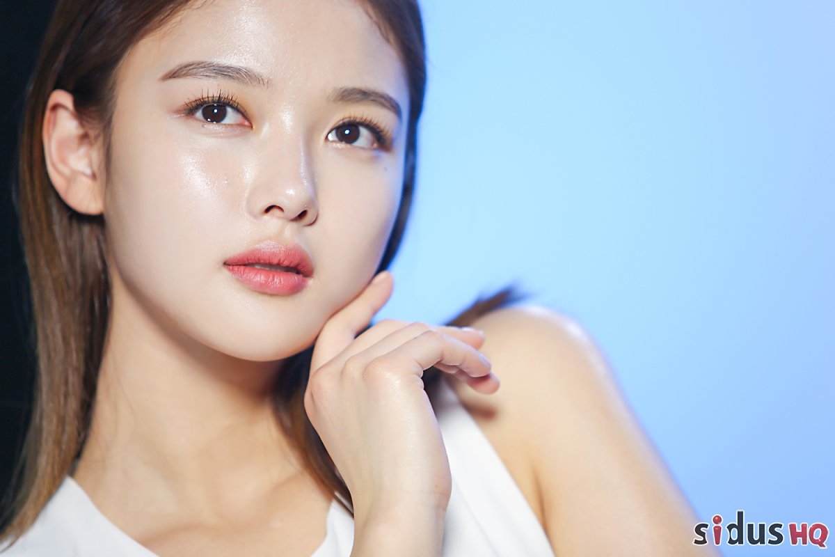 Kim Yoo Jung “lột xác” cá tính trong bộ ảnh quảng cáo mới