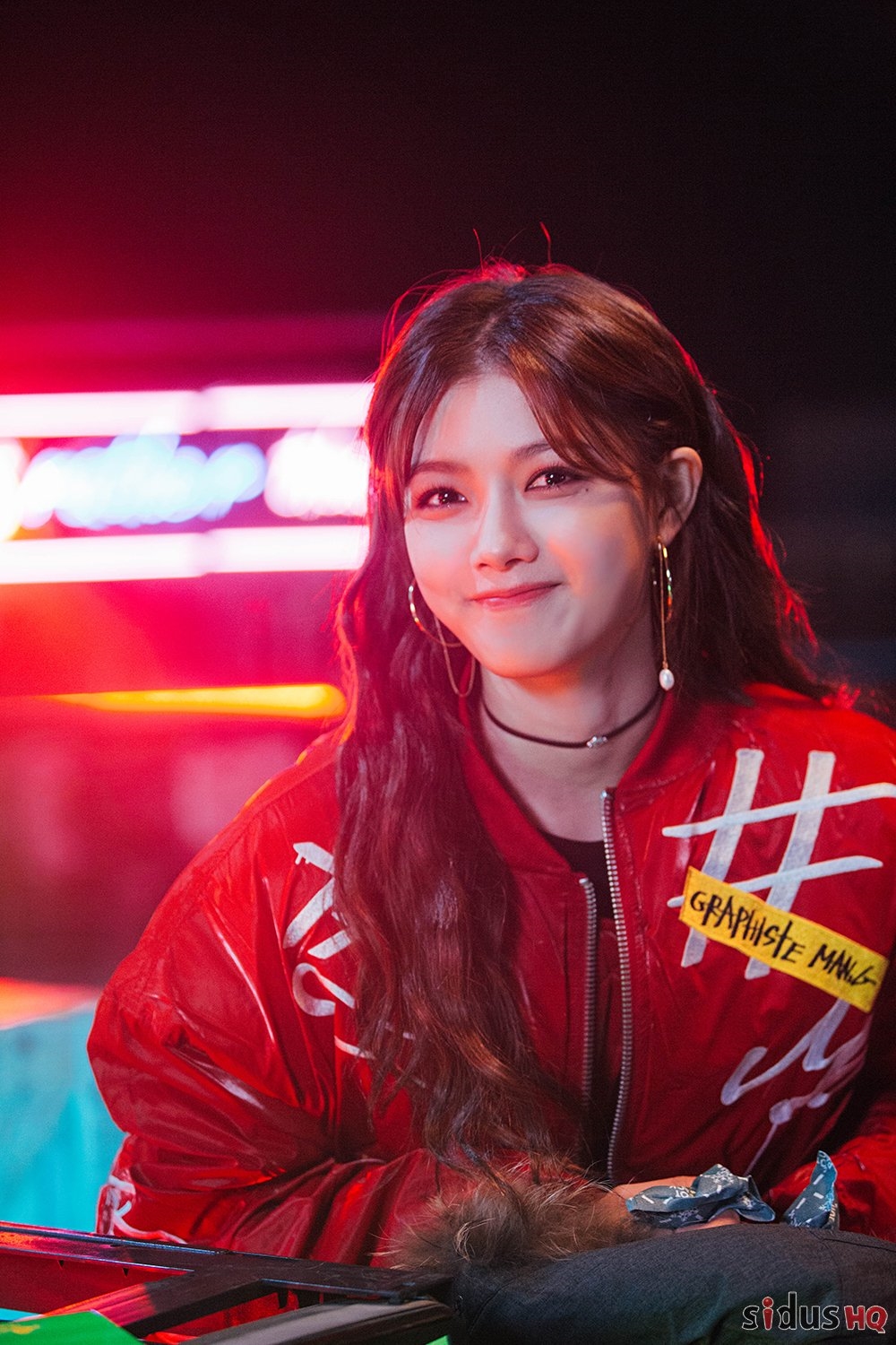 Kim Yoo Jung “lột xác” cá tính trong bộ ảnh quảng cáo mới
