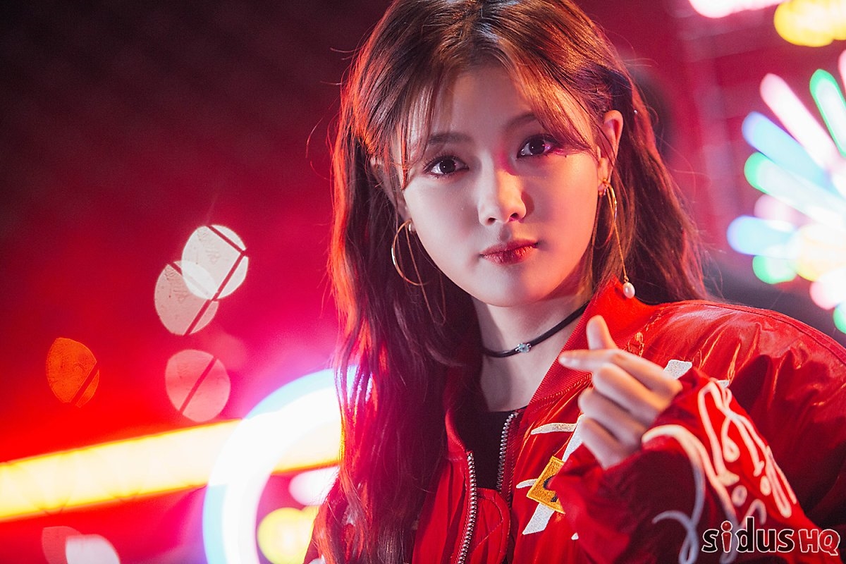 Kim Yoo Jung “lột xác” cá tính trong bộ ảnh quảng cáo mới