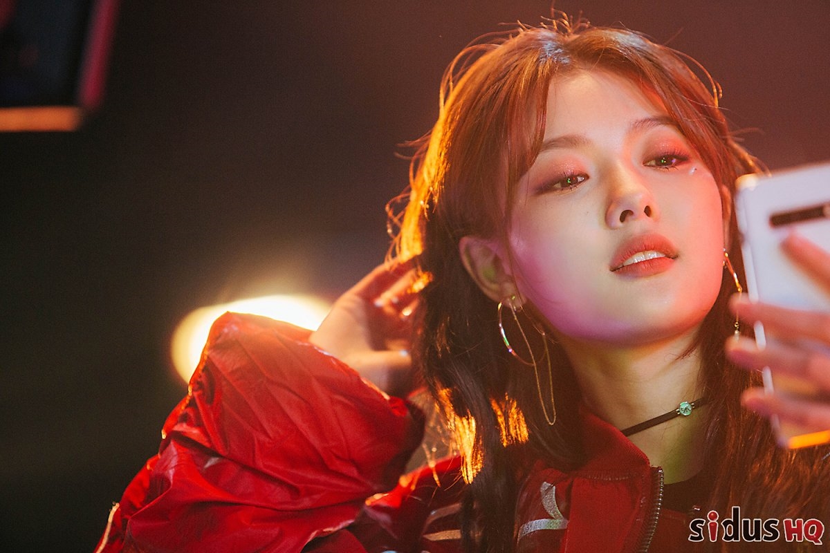 Kim Yoo Jung “lột xác” cá tính trong bộ ảnh quảng cáo mới