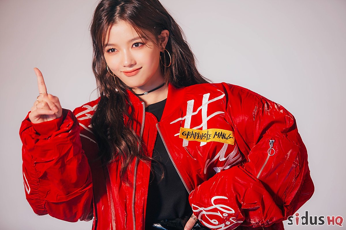 Kim Yoo Jung “lột xác” cá tính trong bộ ảnh quảng cáo mới