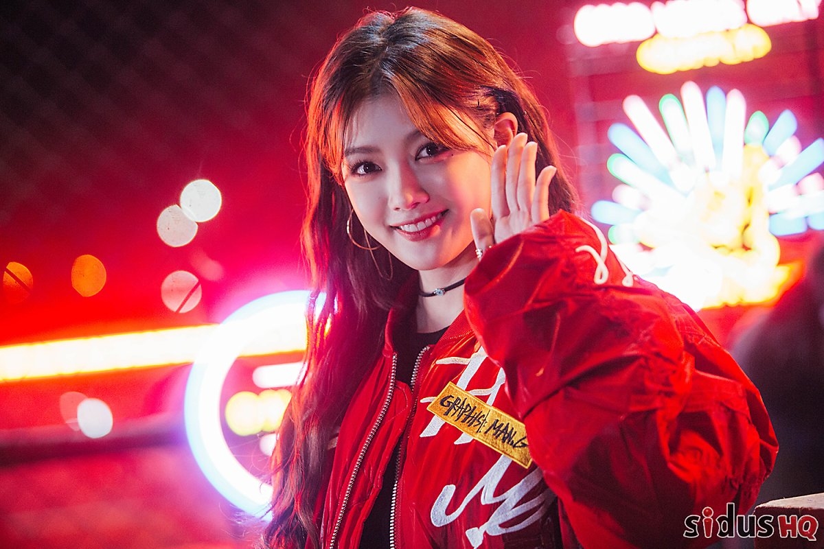 Kim Yoo Jung “lột xác” cá tính trong bộ ảnh quảng cáo mới