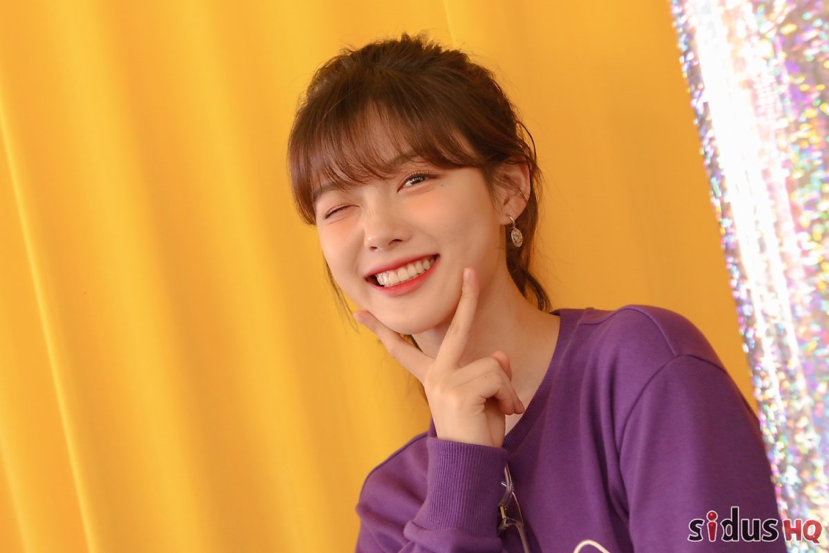 Kim Yoo Jung “lột xác” cá tính trong bộ ảnh quảng cáo mới