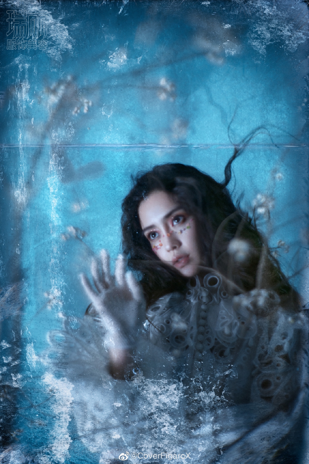 AngelaBaby hóa nữ thần băng giá trên tạp chí thời trang