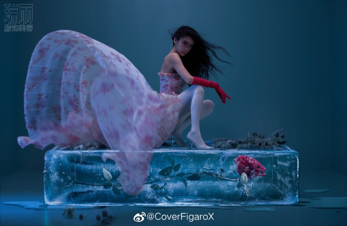 AngelaBaby hóa nữ thần băng giá trên tạp chí thời trang