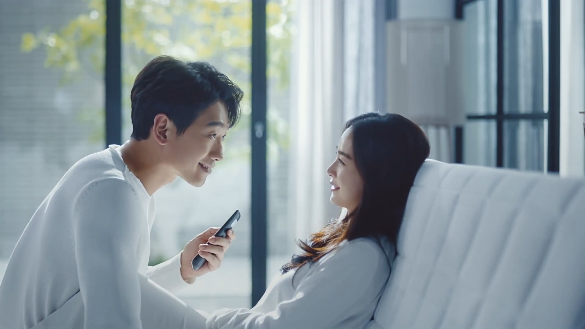 Bi Rain - Kim Tae Hee lần đầu đóng chung quảng cáo hậu kết hôn