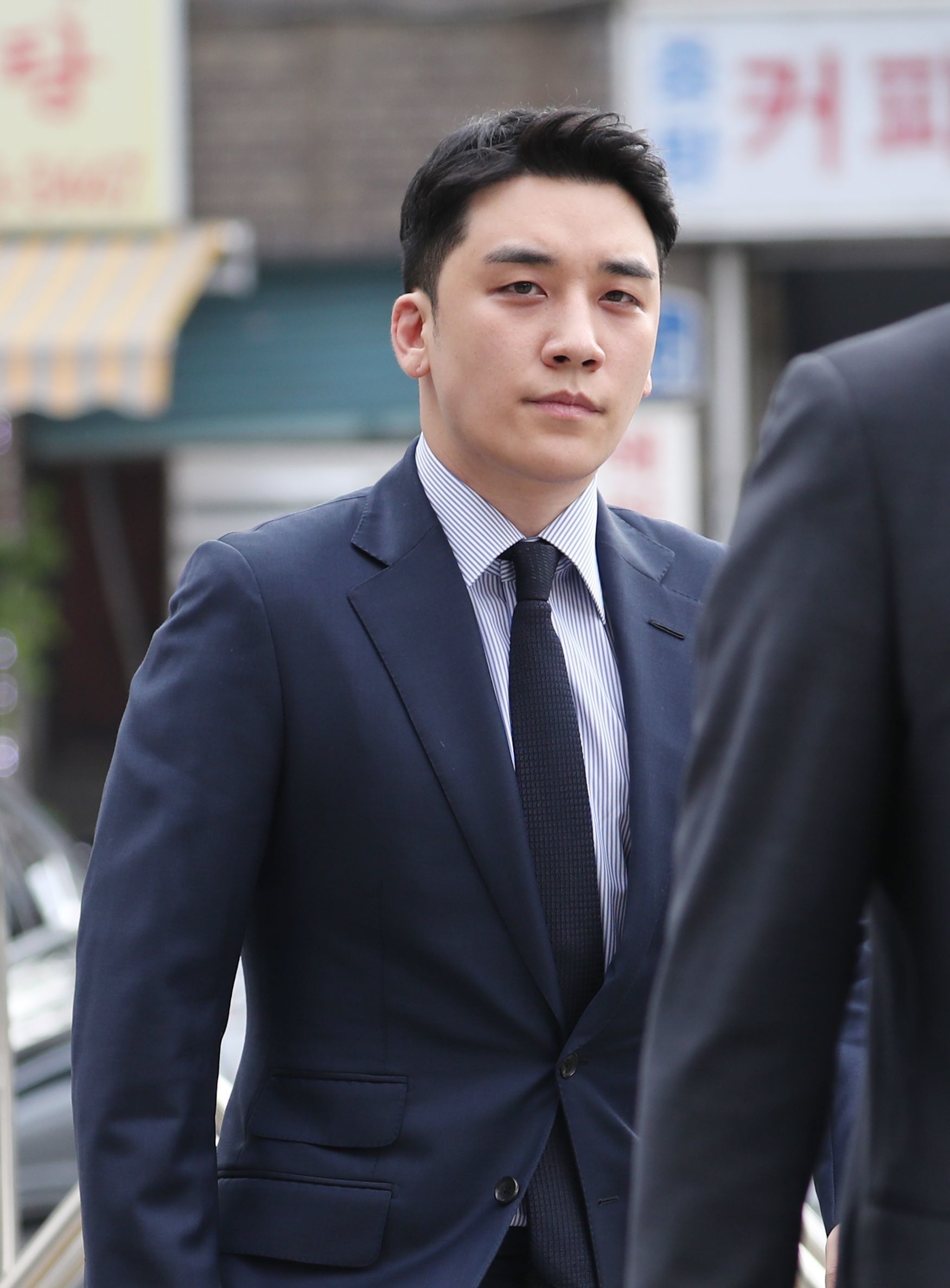 Seungri sẽ nhập ngũ trong tháng 3 giữa một loạt cáo buộc phạm tội?