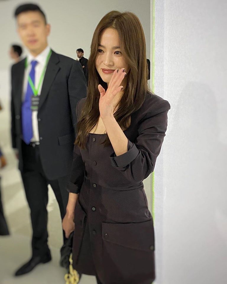 Song Hye Kyo đẹp trang chảnh dự sự kiện thời trang quốc tế