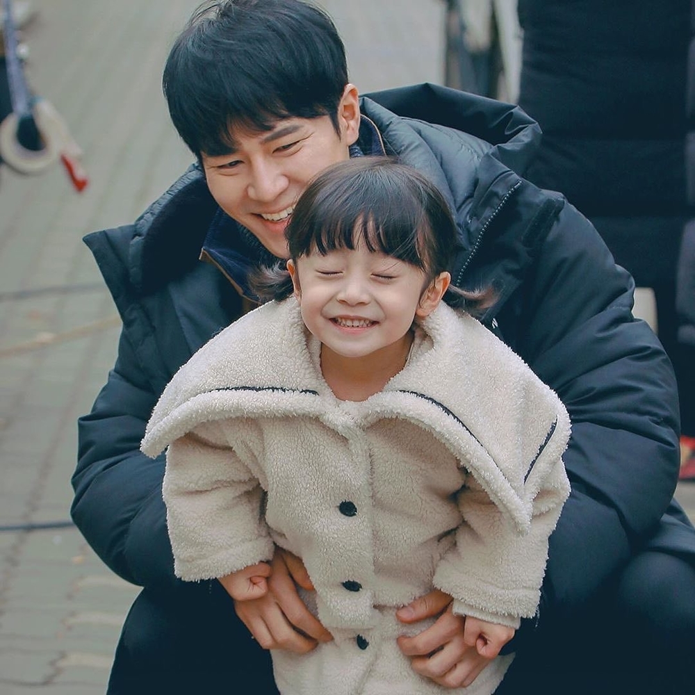 Khán giả thích thú với sao nhí đóng con Kim Tae Hee trong drama mới