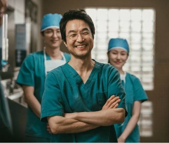 “Romantic Doctor Kim 2” kết thúc với rating khủng dẫn đầu 2020