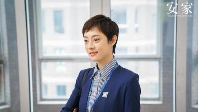 Tôn Lệ bất ngờ khoe em gái cùng cha khác mẹ, xinh đẹp tài năng