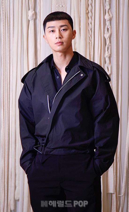 Park Seo Joon khuyên fan đừng cắt tóc theo kiểu đầu đinh trong phim