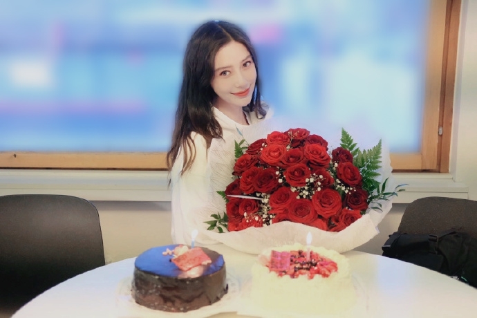 AngelaBaby khoe nhan sắc thiếu nữ trong tiệc sinh nhật 31 tuổi