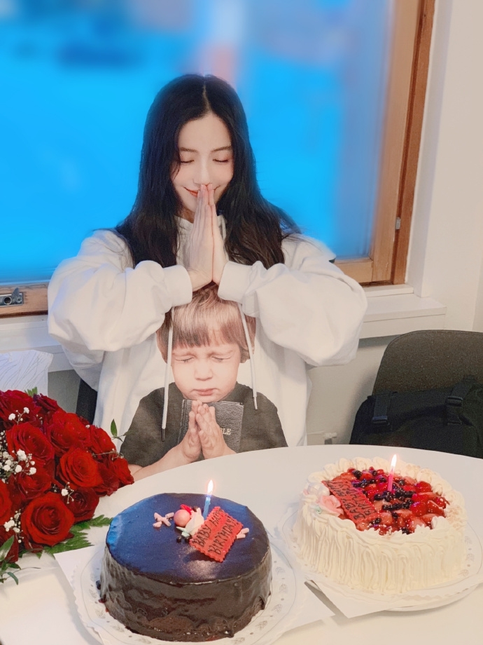 AngelaBaby khoe nhan sắc thiếu nữ trong tiệc sinh nhật 31 tuổi