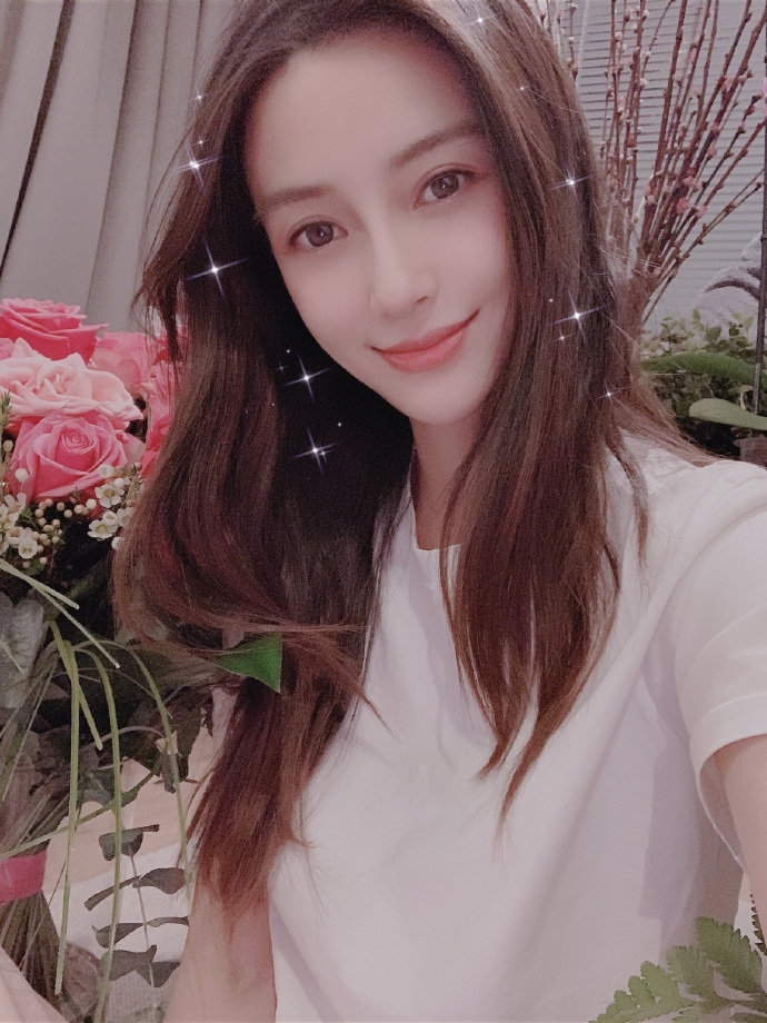 AngelaBaby khoe nhan sắc thiếu nữ trong tiệc sinh nhật 31 tuổi
