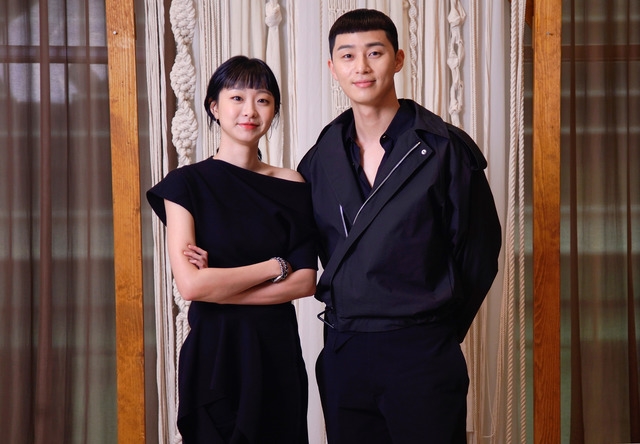 Park Seo Joon khuyên fan đừng cắt tóc theo kiểu đầu đinh trong phim