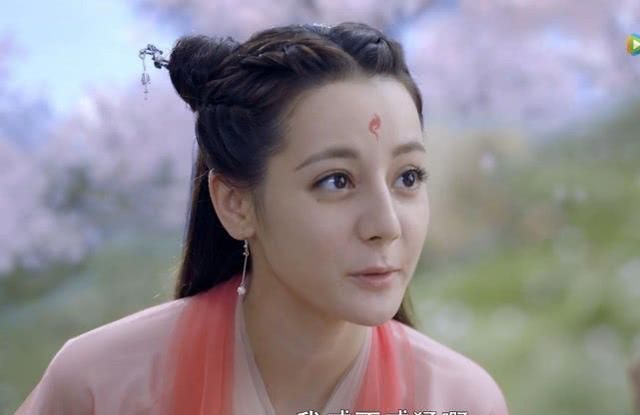 Địch Lệ Nhiệt Ba đáp trả khi bị so sánh với đàn chị Dương Mịch