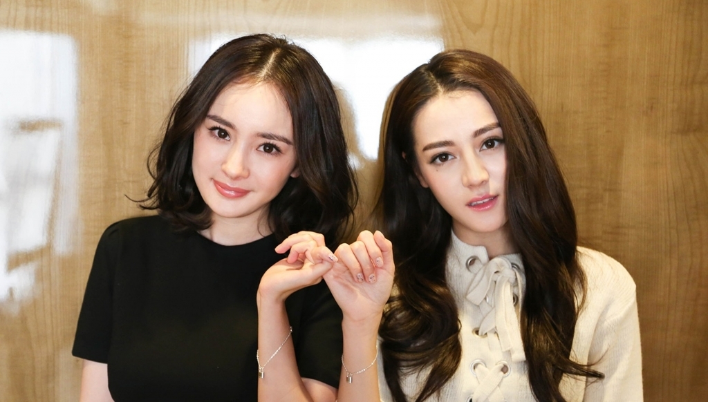 Địch Lệ Nhiệt Ba đáp trả khi bị so sánh với đàn chị Dương Mịch