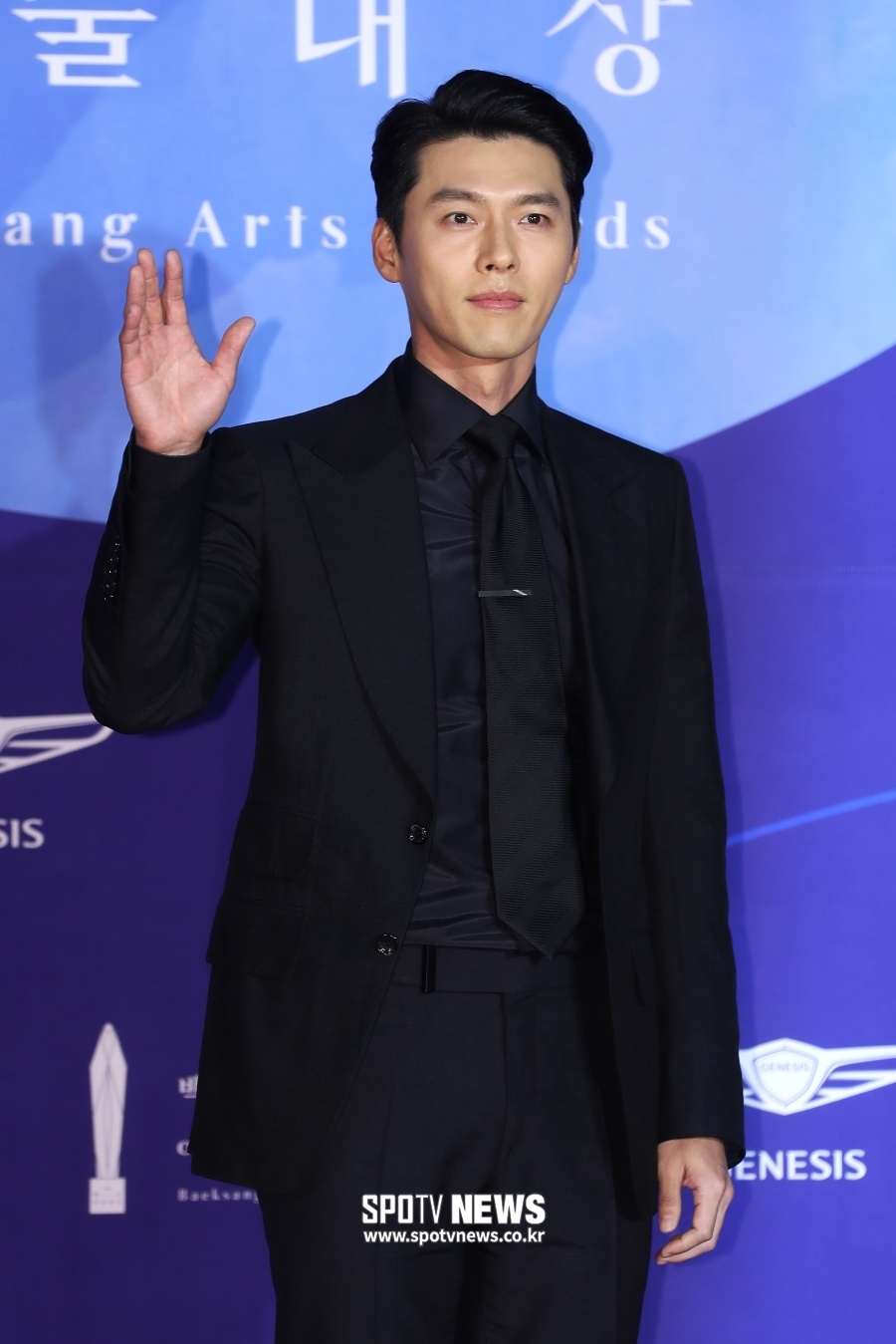 Hyun Bin âm thầm quyên góp 4 tỷ đồng chống dịch Corona