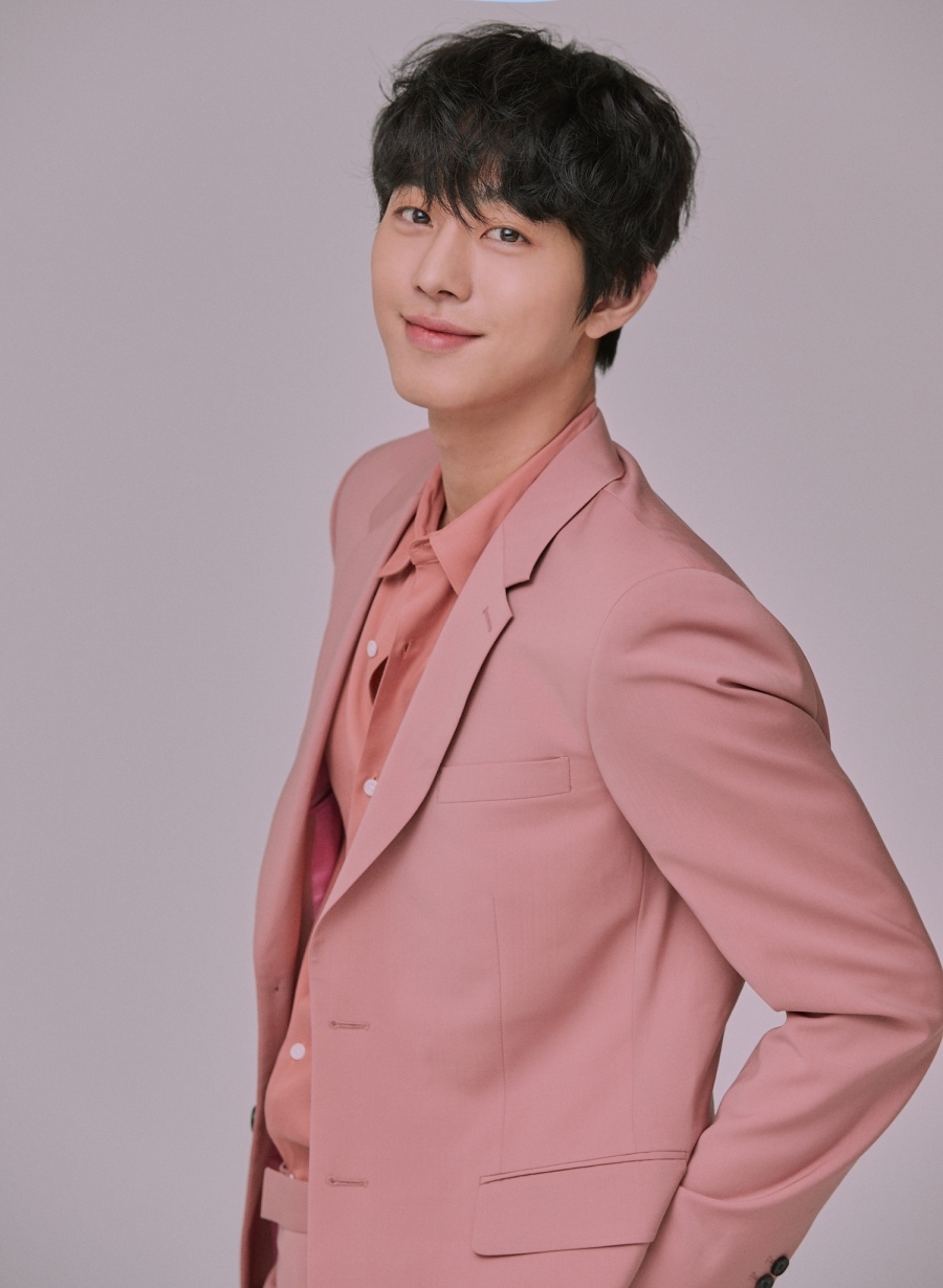 Ahn Hyo Sub rất hạnh phúc vì được diễn trong 'Romantic Doctor Kim 2'