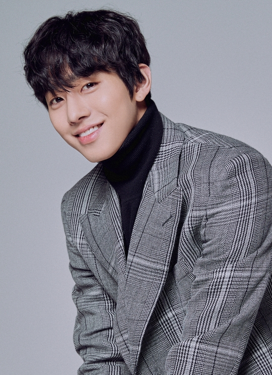 Ahn Hyo Sub rất hạnh phúc vì được diễn trong 'Romantic Doctor Kim 2'