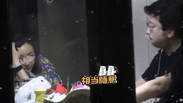 Dương Dung lộ ảnh đang thân mật bên người đàn ông lạ mặt