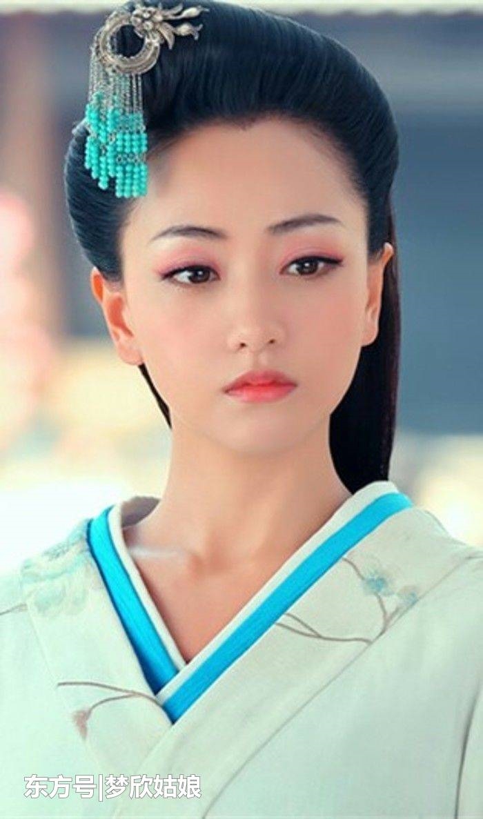 Dương Dung lộ ảnh đang thân mật bên người đàn ông lạ mặt